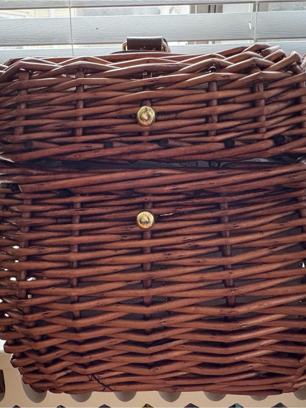 Vintage-Style Woven Wicker Insulated Picnic Basket Cooler - Picture 4 of 15